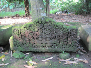 situs arca bugisan 3