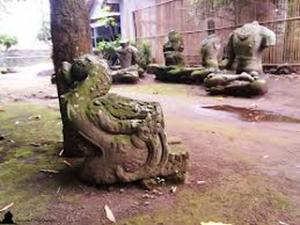 situs arca bugisan 7