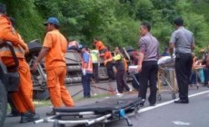 Permalink to Bus Rombongan Haji Terguling di Tol Jatingaleh Semarang