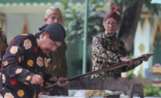 Permalink to Jamasan Tombak Kyai Wijaya Mukti