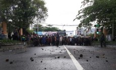 Permalink to Mahasiswa-Polisi Bentrok di Pertigaan UIN Jogja