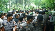 Permalink to Pasang Patok Bandara Ricuh, Wartawan Kena Lempar Batu