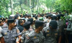 Permalink to Pasang Patok Bandara Ricuh, Wartawan Kena Lempar Batu