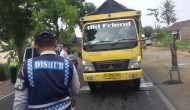 Permalink to Truk Pasir Kabur Hindari Razia di Jalan Srandakan
